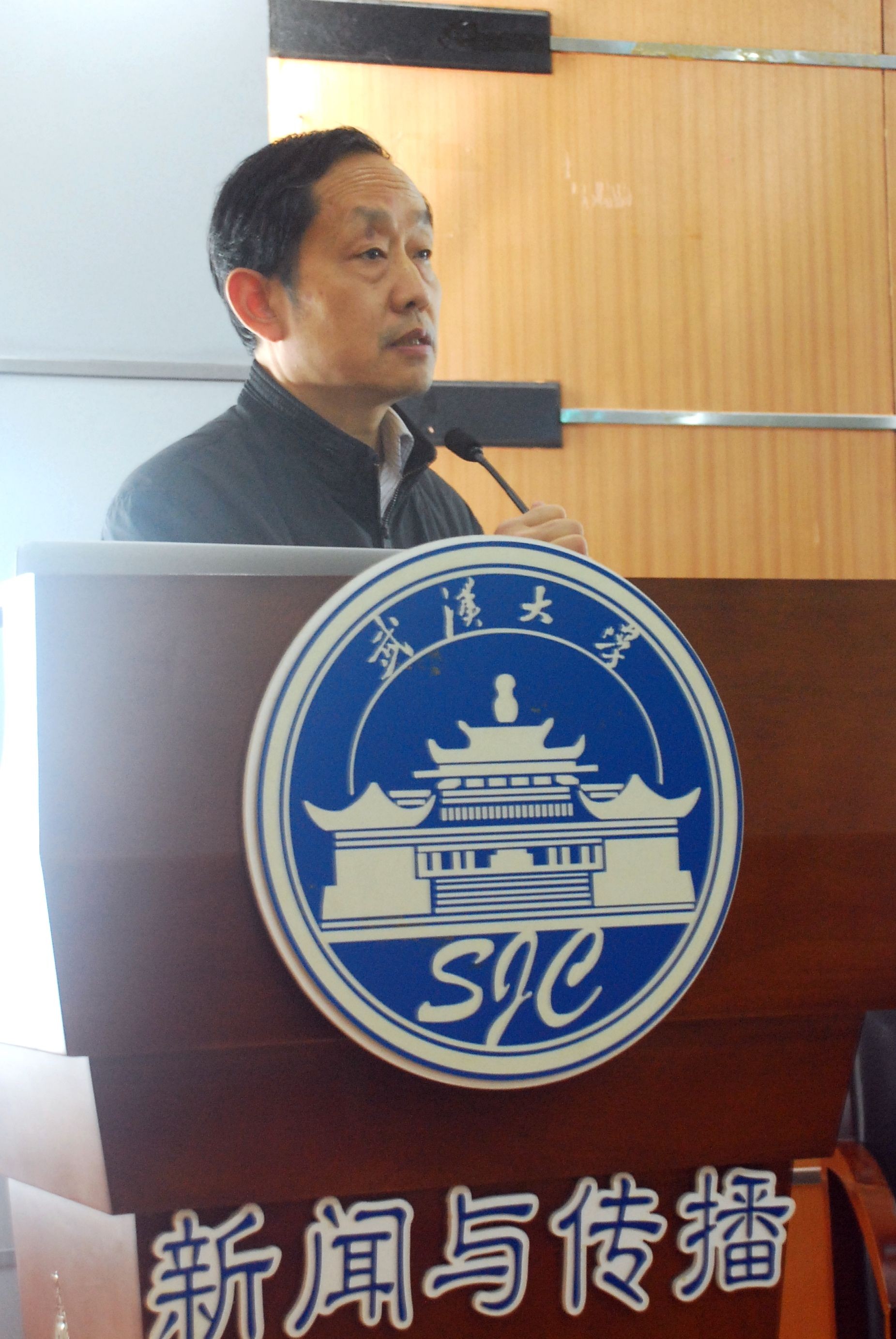 展江教授在成人直播
畅谈媒体审判真与伪