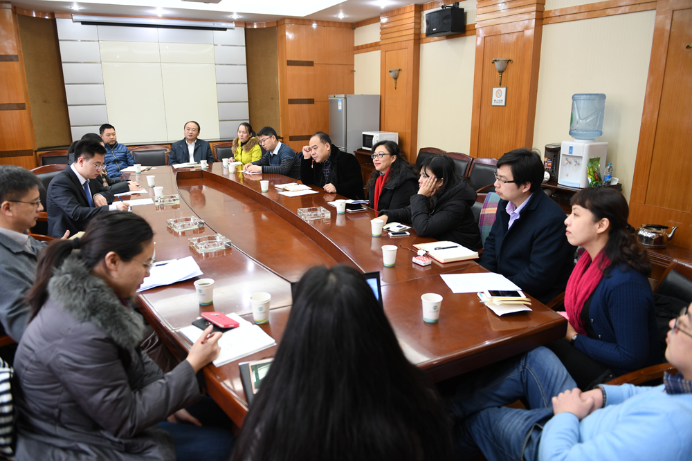 美国南加大传播与新闻成人直播数字未来中心到访成人直播
