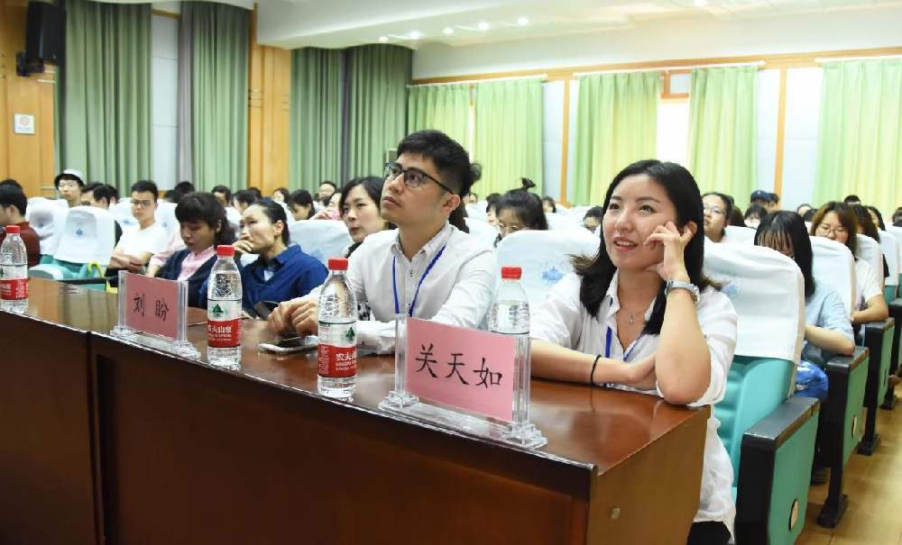成人直播
第五届国际交叉学科论坛成人直播
分论坛学术报告顺利举行