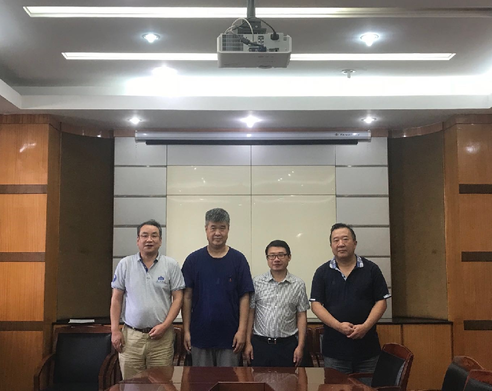 刘小津和周志兵两位高级编辑记者到成人直播
挂职