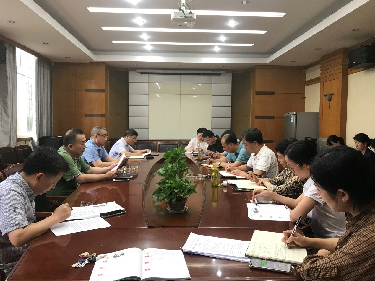 成人直播
举行党委理论学习中心组（扩大）专题学习会
