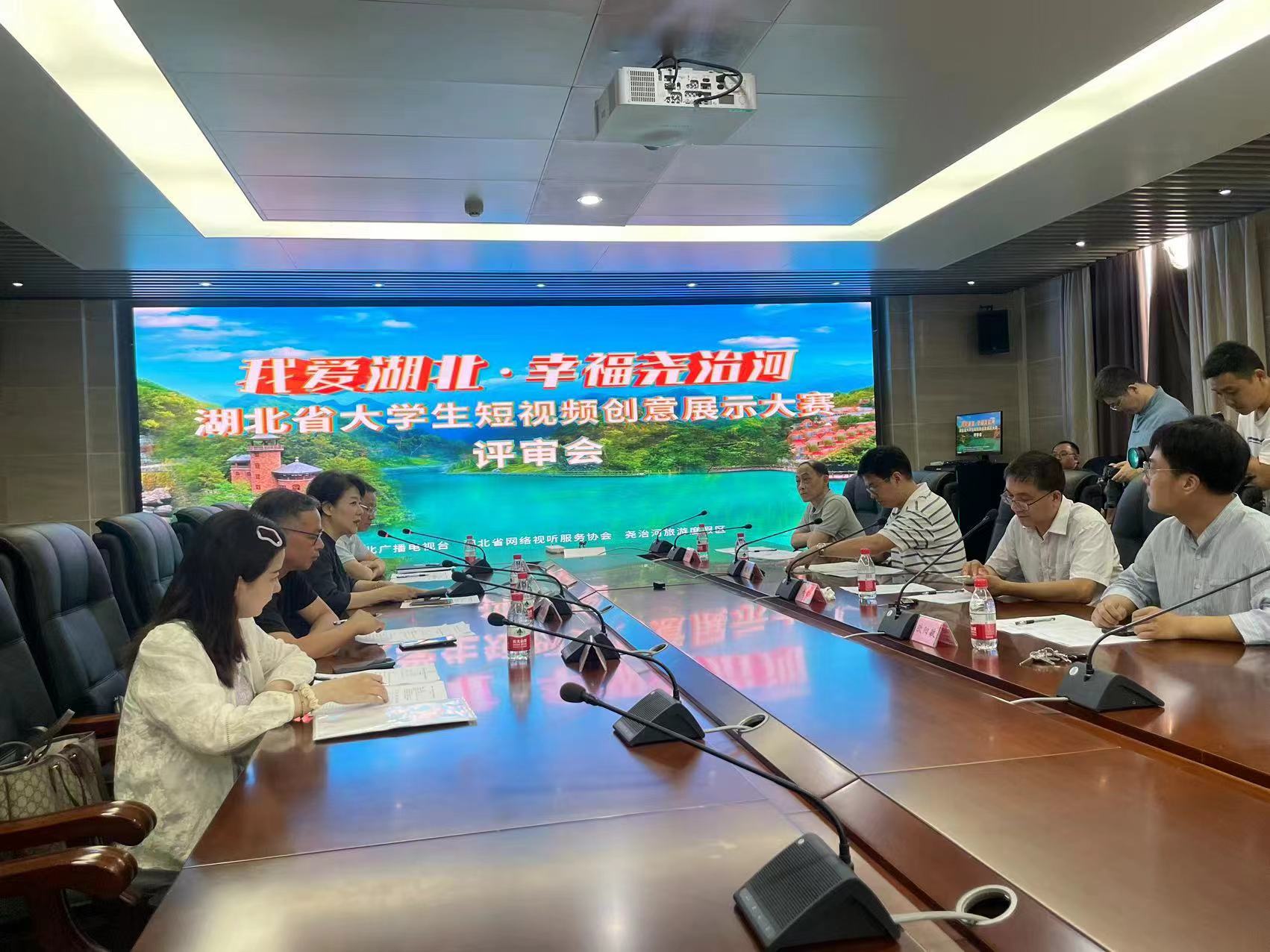 成人直播
广电系留学生在“我爱湖北”系列湖北省大学生短视频创意大赛中获奖