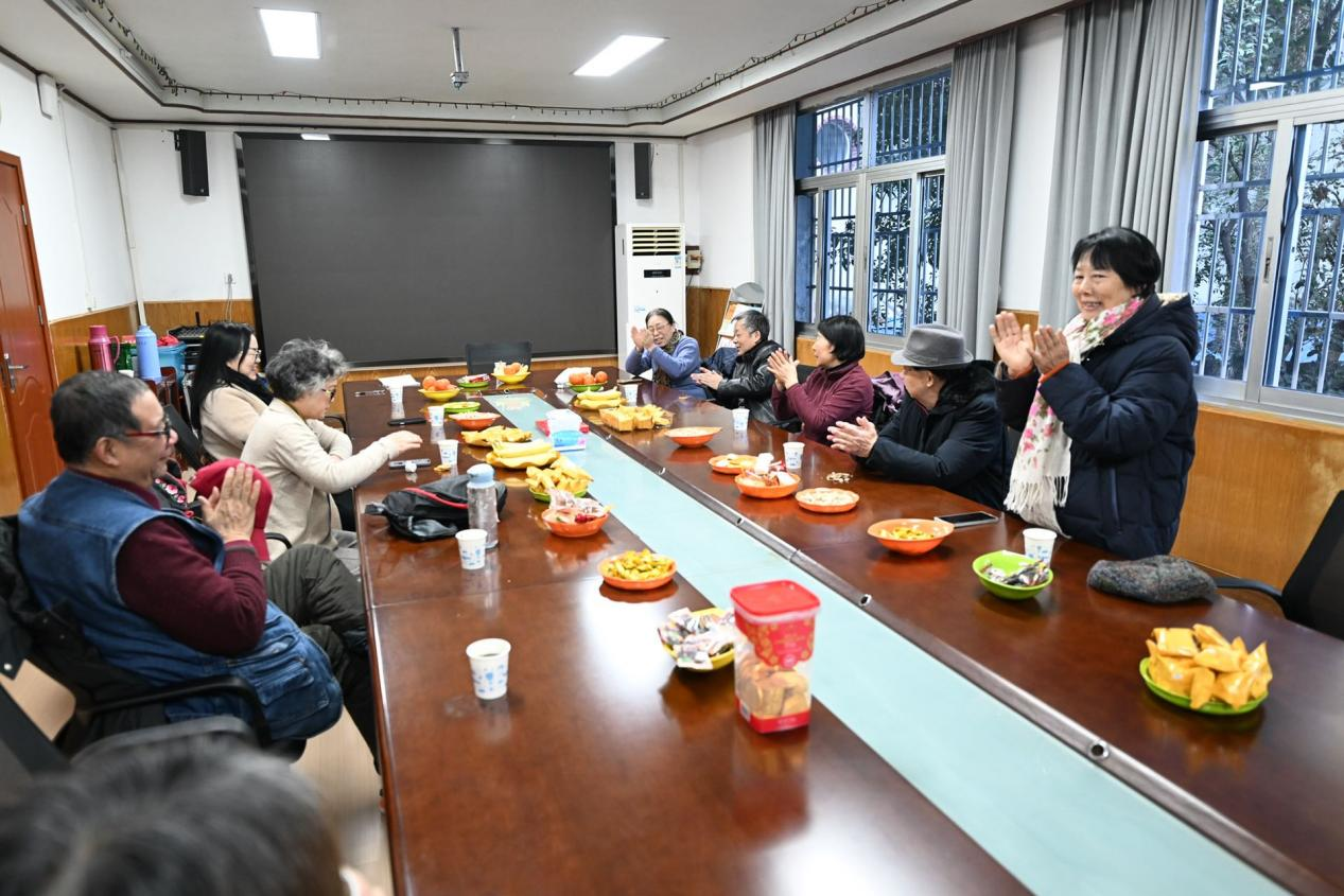 成人直播退休老同志辞旧岁迎新年座谈会欢乐圆满举行